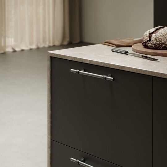 Greep Bond 20mm Mat zwart/gun metal  leverbaar in de boorafstanden 160 en 320mm