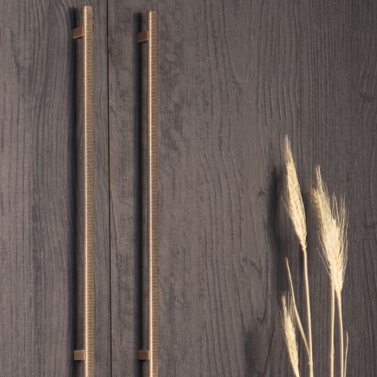 Strakke ribb greep Donker antiek brons leverbaar in 160 en 320mm boorafstand